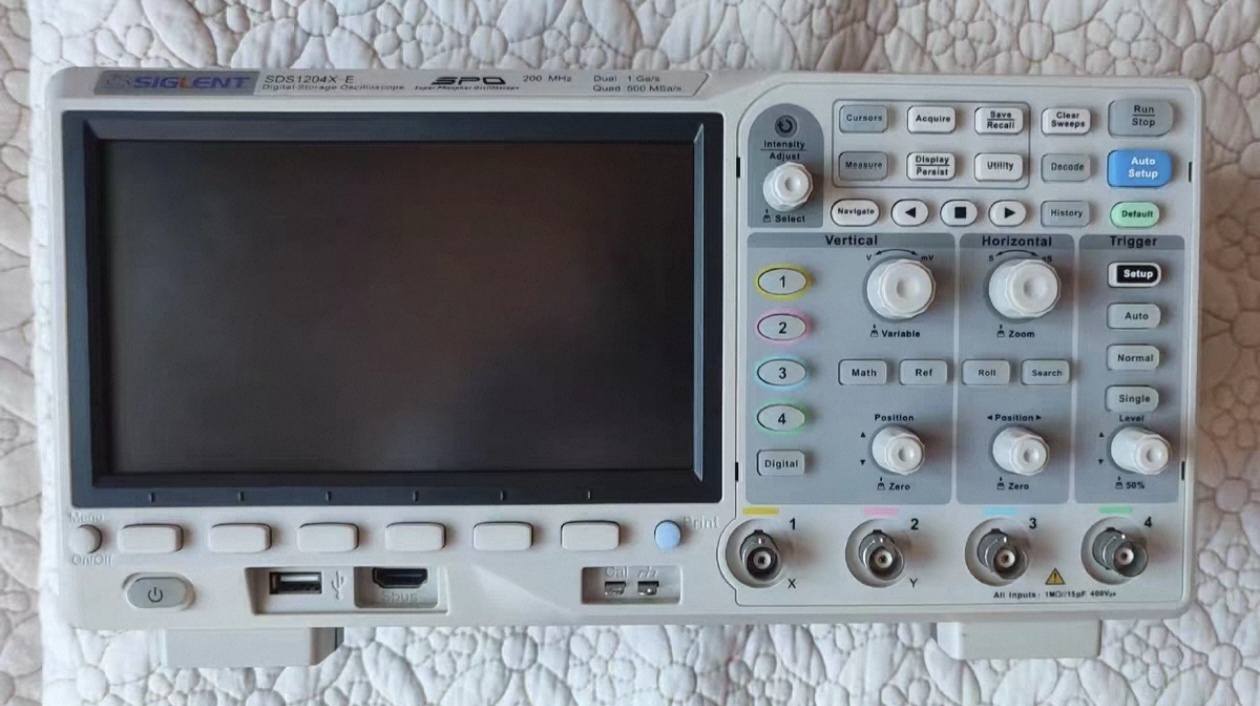 Oscilloscope numérique SIGLENT - Digital Storage Oscilloscope 4 Channel 100Mhz avis et prix
